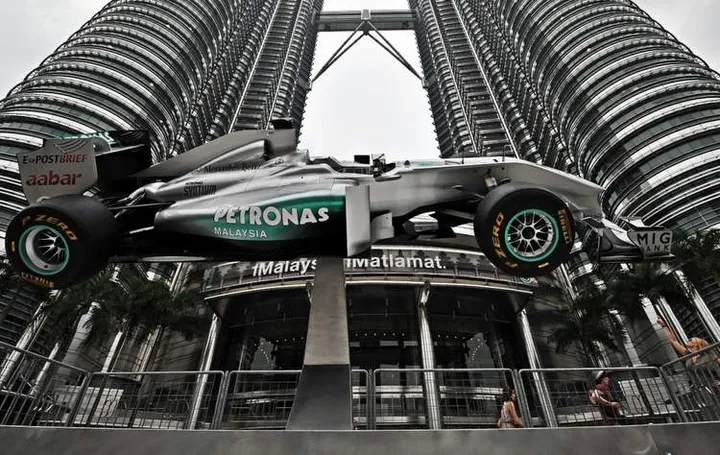 f1-malaysia-1070868-TwoByOne