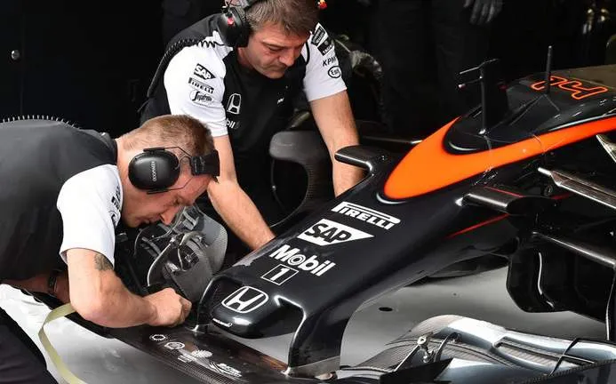 new-mclaren-alonso-mp4-short-nose2