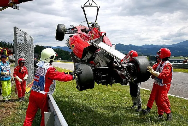 raeikkoenen-austria-crash-ferrari