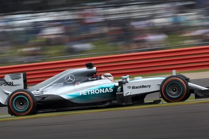 Hamilton Silverstone pole