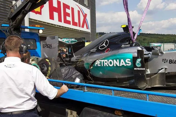 Mercedes Rosberg blowout crash