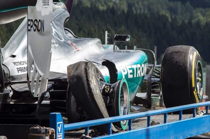 nico-rosberg-tyre-failure-spa pirelli