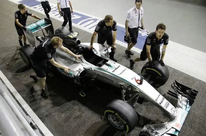 Hamilton Singapore DNF