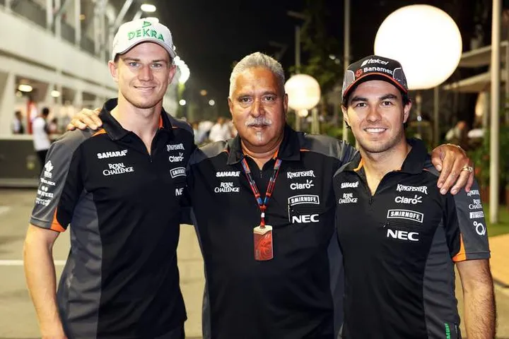 (L to R): Nico Hulkenberg (GER) Sahara Force India F1 with Dr. Vijay Mallya (IND) Sahara Force India F1 Team Owner and Sergio Perez (MEX) Sahara Force India F1.Singapore Grand Prix, Friday 18th September 2015. Marina Bay Street Circuit, Singapore.