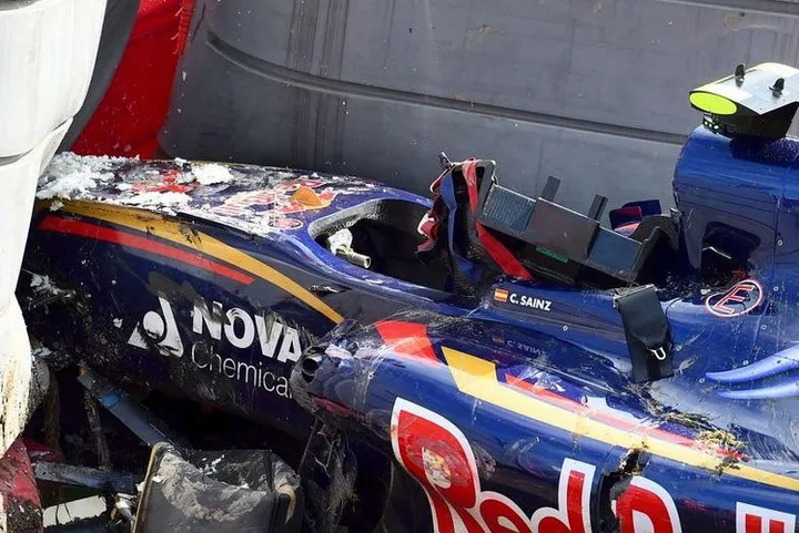 Carlos Sainz crash accident Sochi