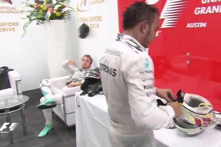 Hamilton Rosberg cap throw Austin