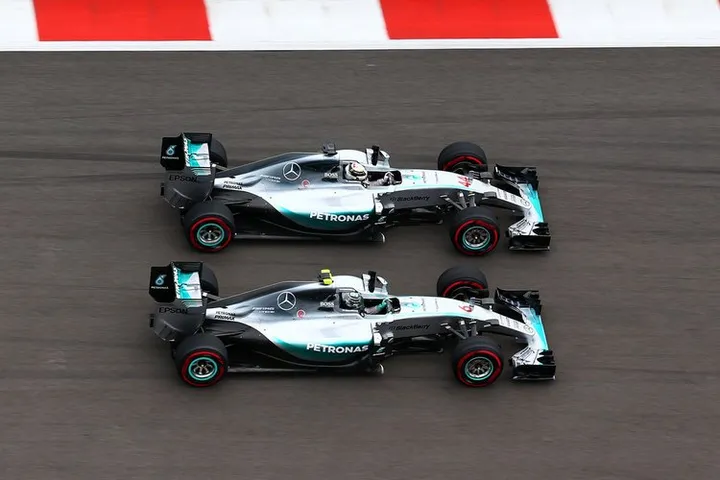 Hamilton+Rosberg+F1+Grand+Prix+Russia+0eQdK0GGWe4x