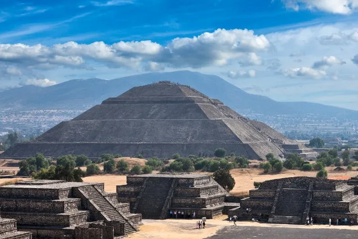 Pyramid-of-the-Sun.-Teotihuacan.-Mexico.-View-from-the-Pyramid-of-the-Moon
