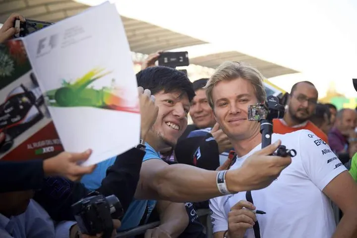 Nico Rosberg Mercedes fans