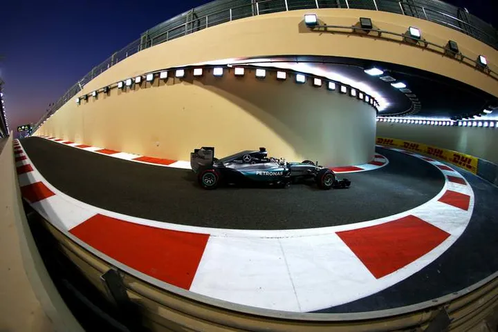 Hamilton+Grand+Prix+Abu+Dhabi+Qualifying+HJLeyFVub_4x