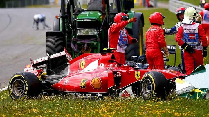 kimi-raikkonen-fernando-alonso-2015-itavalta-kolari