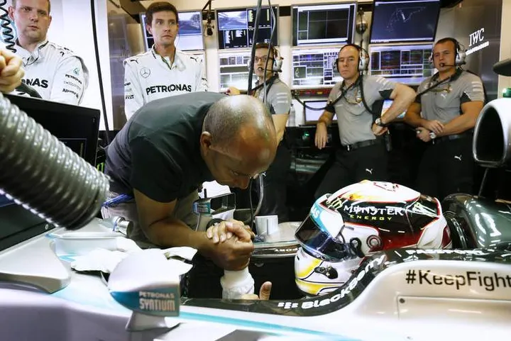 anthony lewis hamilton mercedes f1