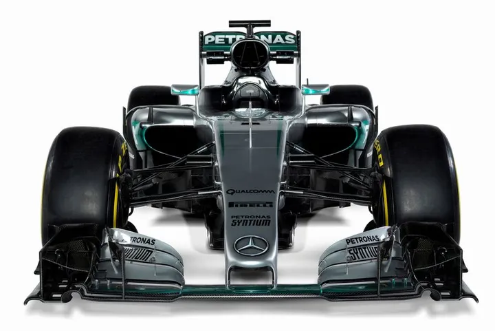 Mercedes F1_W07_Hybrid_01-001