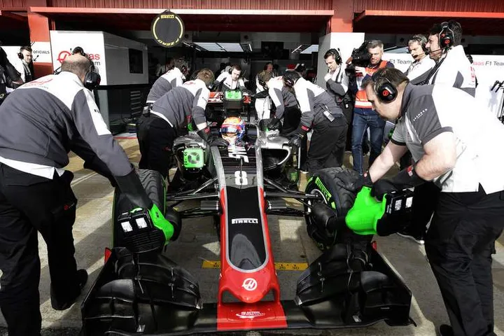 F1+Testing+Barcelona+Day+One+1_WjysYRE6_x-vettel