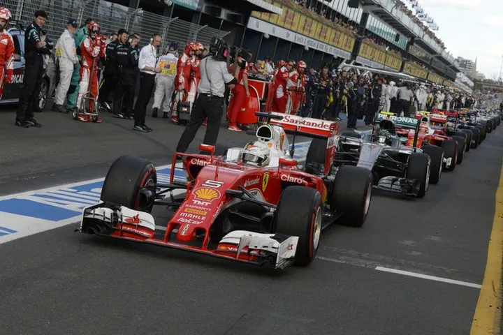 GP AUSTRALIA F1/2016 red flag pitlane restart