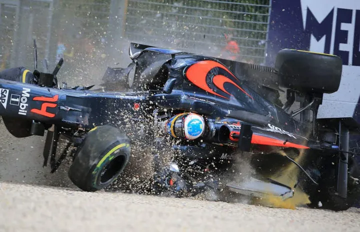 alonso crash australian grand prix mclaren