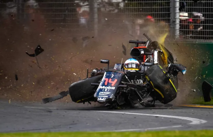alonso crash australian grand prix mclaren2