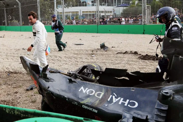 alonso crash australian grand prix mclaren3