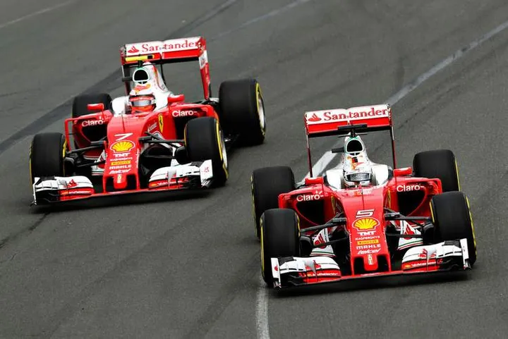 Australian+F1+Grand+Prix+Qualifying+Raikkonen Vettel