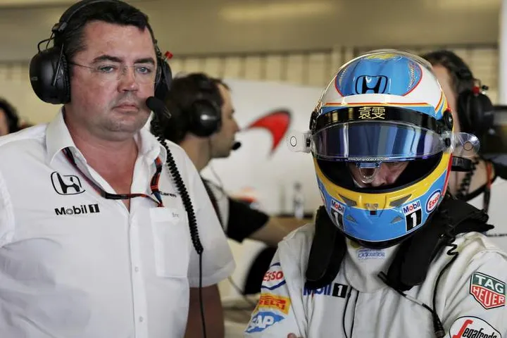 Eric Boullier and Fernando Alonso in the garage.