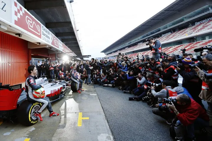 Circuit de Catalunya, Barcelona, SpainMonday 22 February 2016.Romain Grosjean, Haas F1, and Esteban Gutierrez, Haas F1, unveil the Haas VF-16 Ferrari.World Copyright: Sam Bloxham/LAT Photographicref: Digital Image _R6T6381