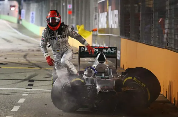 Michael+Schumacher+F1+Grand+Prix+Singapore+crash