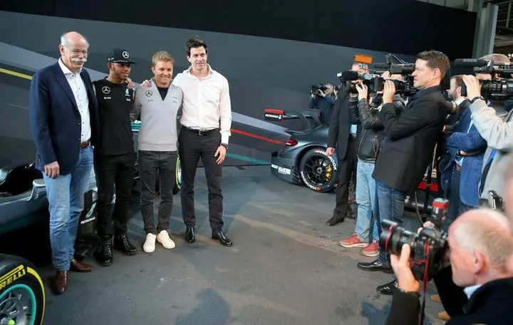 Nico+Rosberg+Lewis+Hamilton+Mercedes+Benz+ed_sMAWoyjLx