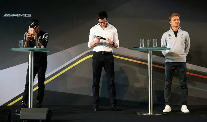 Nico+Rosberg+Lewis+Hamilton+Mercedes+Benz+qoQjqidFtjhx