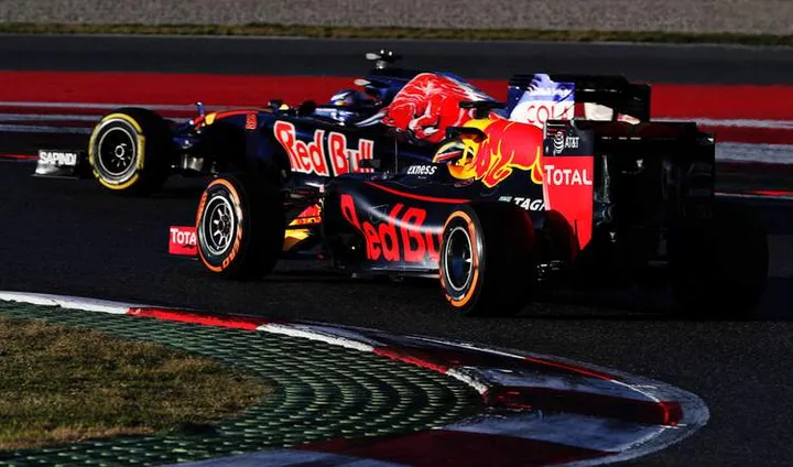 Daniil+Kvyat+Max+Verstappen+F1+Testing+Barcelona+-LMsASobAU5x