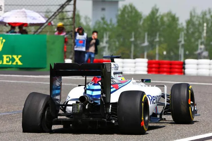F1+Grand+Prix+China+Practice+Massa- Williams tyre failure
