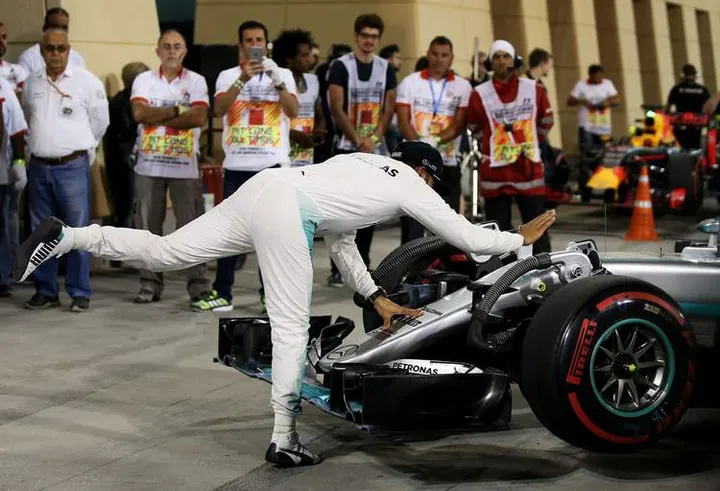Lewis+Hamilton+F1+Grand+Prix+Bahrain+Qualifying+Z_qwDI5g8XVx
