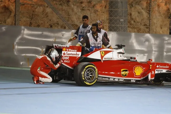 Vettel2 Bahrain Ferrari retirement DNF