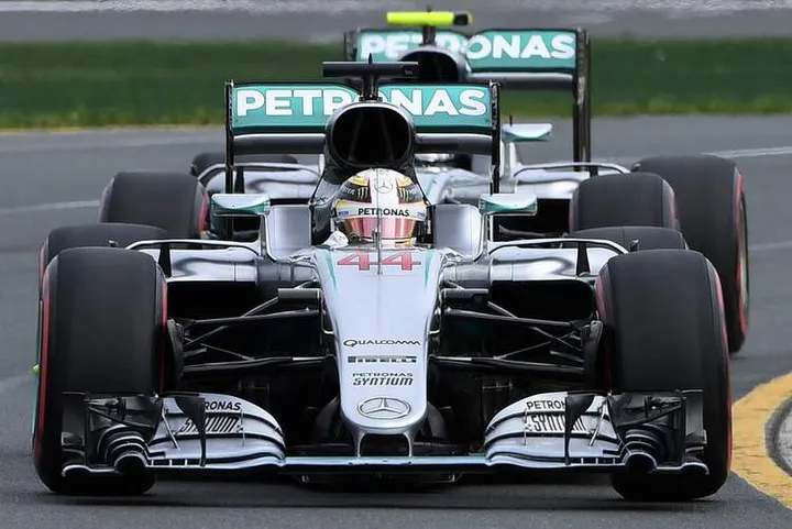 Australian+F1+Grand+Prix+Qualifying+Lewis Hamilton leads team mate Nico Rosberg2
