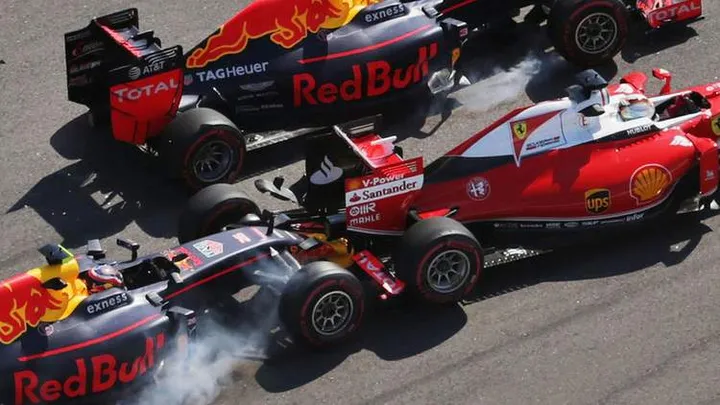 daniil-kvyat-red-bull-racing-rb12-crashes-into-sebastian-vettel-ferrari-sf16-h-at-the-start