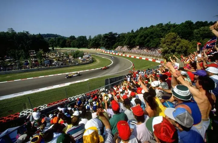 1992: General view of the crowd watching the race during the San Marino Grand Prix at the Imola circuit in San Marino. Mandatory Credit: Pascal Rondeau/Allsport