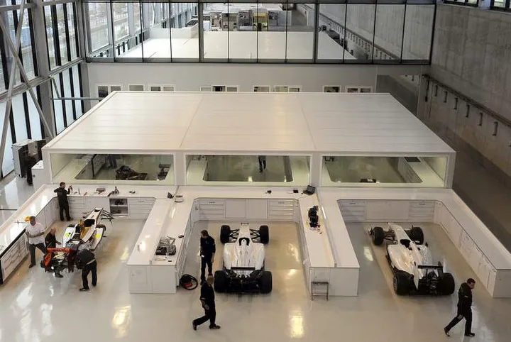 Instalaciones del Equipo HRTF1TEAM, en la Caja Mágica de Madrid, el viernes 4 de mayo de 2012