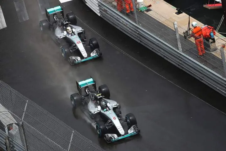 Lewis Hamilton (L) and Mercedes AMG Petronas F1 Team's German driver Nico Rosber-001