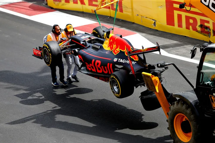 European+F1+Grand+Prix+Practice+Ricciardo-Crash
