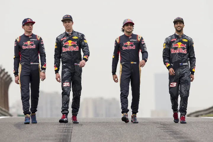 SHANGHAI, CHINA - APRIL 14: Daniel Ricciardo of Australia and Red Bull Racing, Daniil Kvyat of Russia and Red Bull Racing, Carlos Sainz of Spain and Scuderia Toro Rosso and Max Verstappen of Netherlands and Scuderia Toro Rosso pose for a photo on the track during previews to the Formula One Grand Prix of China at Shanghai International Circuit on April 14, 2016 in Shanghai, China. (Photo by Mark Thompson/Getty Images) // Getty Images / Red Bull Content Pool // P-20160416-00270 // Usage for editorial use only // Please go to www.redbullcontentpool.com for further information. //