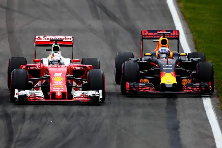 MONTREAL, QC - JUNE 12: Sebastian Vettel of Germany driving the (5) Scuderia Ferrari SF16-H Ferrari 059/5 turbo (Shell GP) and Daniel Ricciardo of Australia driving the (3) Red Bull Racing Red Bull-TAG Heuer RB12 TAG Heuer battle for position on track  during the Canadian Formula One Grand Prix at Circuit Gilles Villeneuve on June 12, 2016 in Montreal, Canada.  (Photo by Dan Istitene/Getty Images) // Getty Images / Red Bull Content Pool  // P-20160612-01811 // Usage for editorial use only // Please go to www.redbullcontentpool.com for further information. //