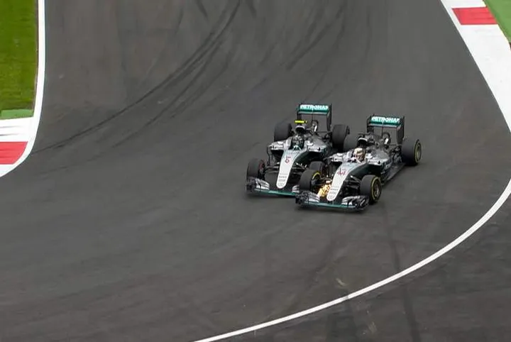 Rosberg Hamilton crash accident collide red bull ring austria mercedes