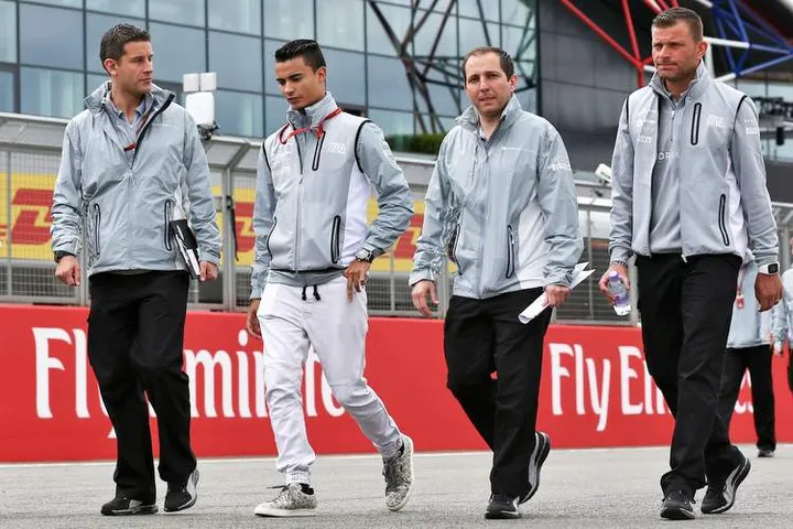 Pascal Wehrlein (GER) Manor Racing walks the circuit with the team. 07.07.2016. Formula 1 World Championship, Rd 10, British Grand Prix, Silverstone, England, Preparation Day.