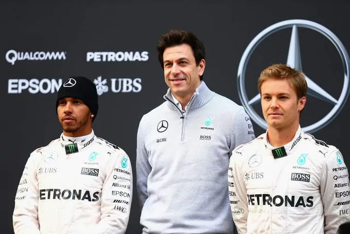 Nico+Rosberg+Lewis+Hamilton+F1+Testing+Barcelona+av7-ULXWIqix
