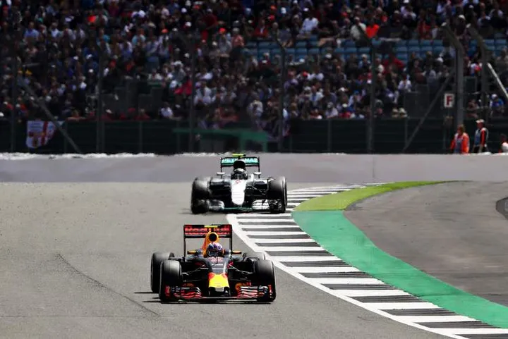 NORTHAMPTON, ENGLAND - JULY 10:  Max Verstappen of the Netherlands driving the (33) Red Bull Racing Red Bull-TAG Heuer RB12 TAG Heuer leads Nico Rosberg of Germany driving the (6) Mercedes AMG Petronas F1 Team Mercedes F1 WO7 Mercedes PU106C Hybrid turbo on track  during the Formula One Grand Prix of Great Britain at Silverstone on July 10, 2016 in Northampton, England.  (Photo by Mark Thompson/Getty Images) // Getty Images / Red Bull Content Pool  // P-20160710-00998 // Usage for editorial use only // Please go to www.redbullcontentpool.com for further information. //