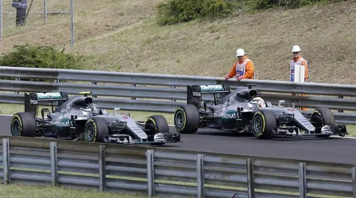 rosberg hamilton crash