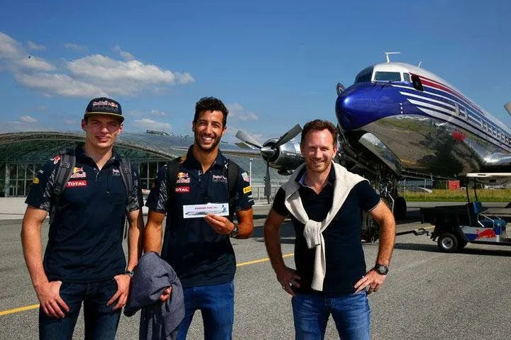 verstappen-ricciardo-horner-hangar-7