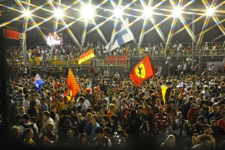 GP SINGAPORE  - 22/09/2013© FOTO STUDIO COLOMBO X FERRARI fans flags
