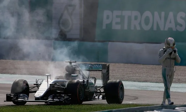 Hamilton blow out malaysia dnf Mercedes