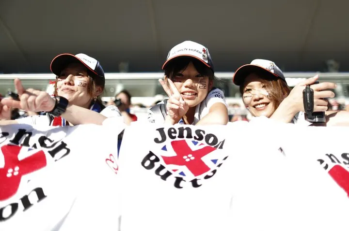Japanese Jenson Button fans indicate their support.