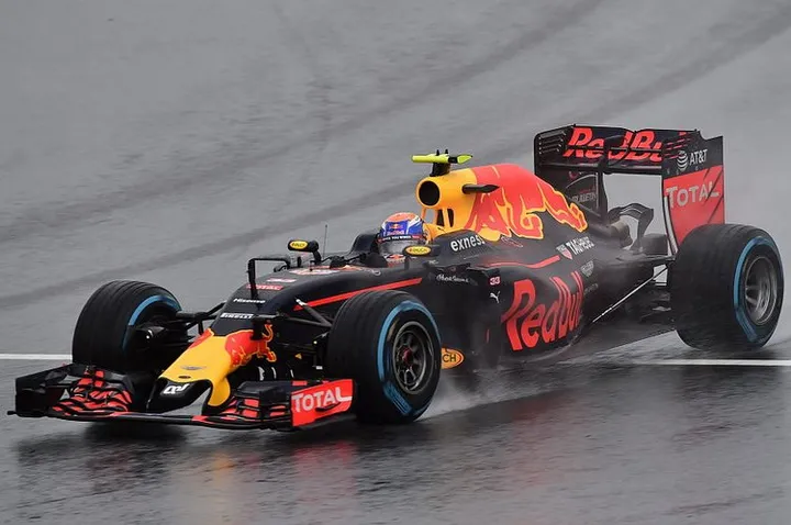 Red Bull Racing's Belgian-Dutch driver Max Verstappen powers his car during the Brazilian Grand Prix at the Interlagos circuit in Sao Paulo, Brazil, on November 13, 2016. / AFP / Miguel SCHINCARIOL (Photo credit should read MIGUEL SCHINCARIOL/AFP/Getty Images)